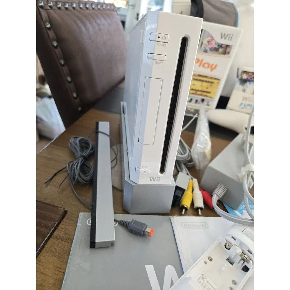 Complete Nintendo Wii Video Game White Console Bundle Case, Games & Accessories